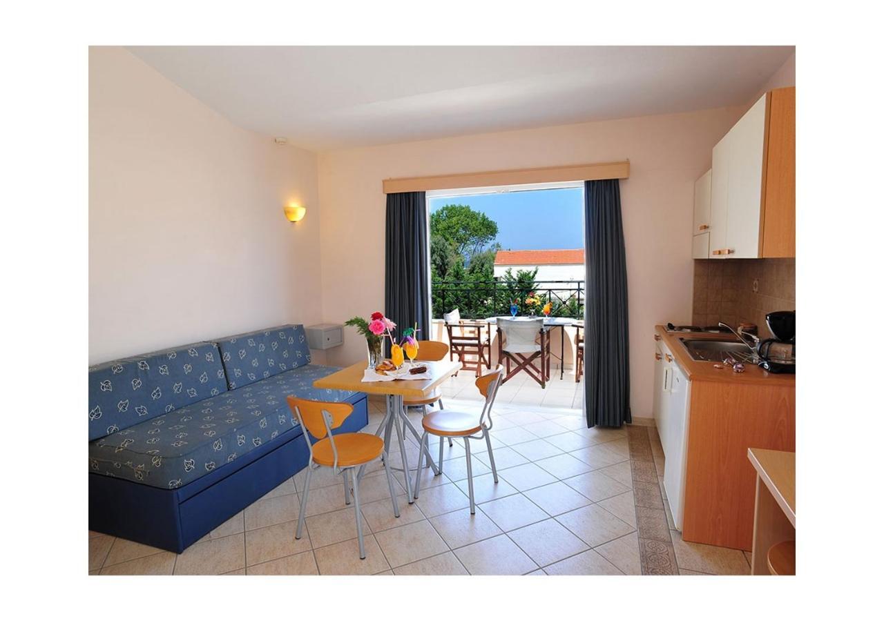 Thinalos Aparthotel Acharavi  Buitenkant foto
